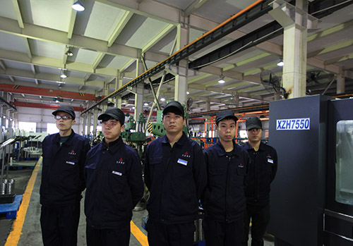 車間(jiān)生産作(zuo)業人員(yuán)合照-航(háng)天泵閥(fa)