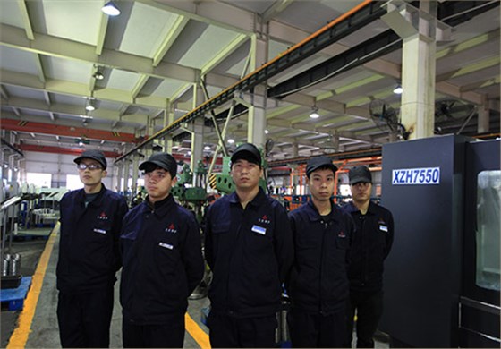 車間生産(chǎn)作業人員(yuán)合照-航天(tian)泵閥