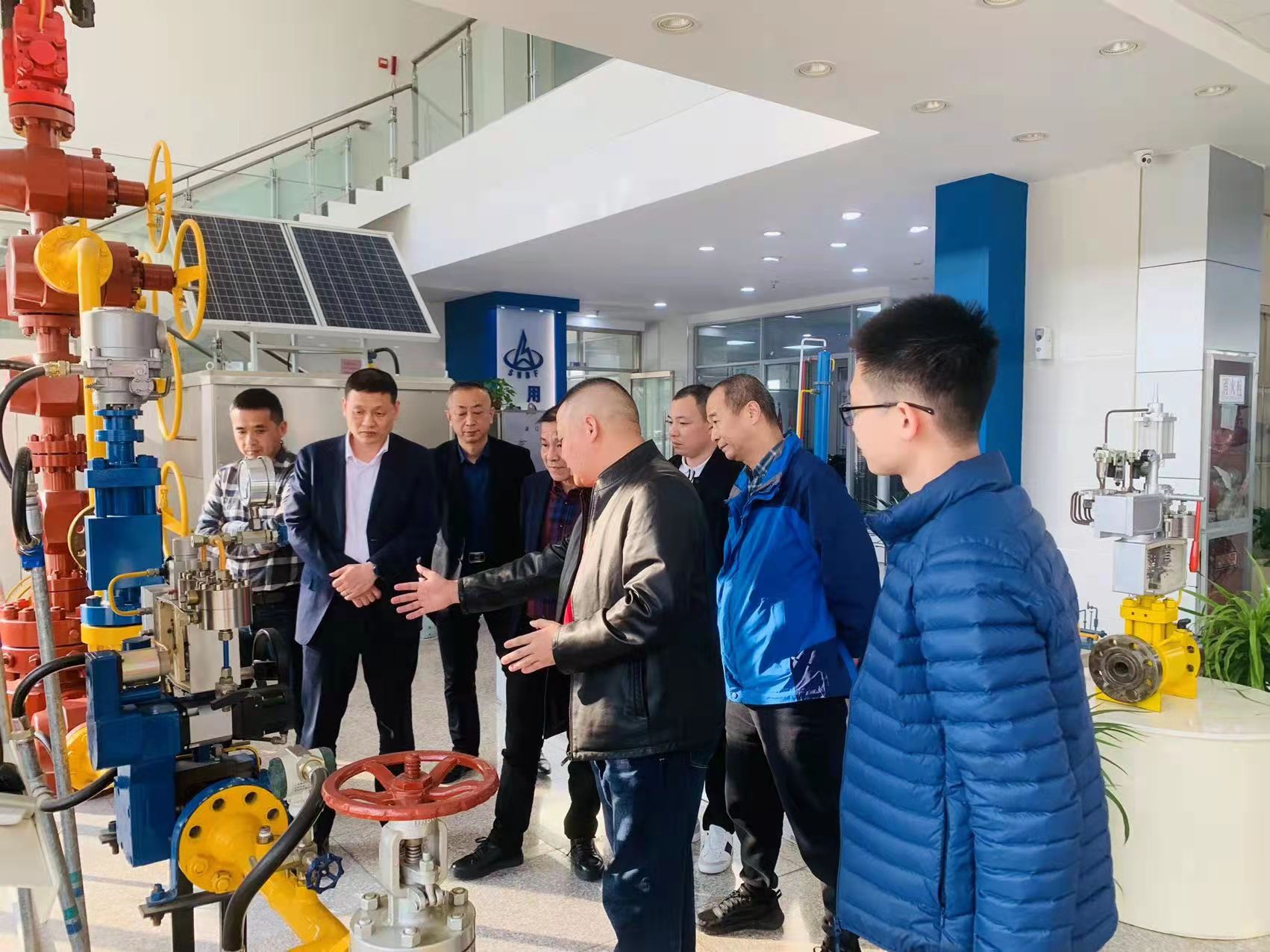 國家(jiā)閥門質量(liang)監督檢驗(yàn)中心(浙江(jiang))院長莅臨(lin)我司視察(chá)并指導工(gong)作 國(guó)家閥門質(zhi)量監督檢(jiǎn)驗中心(浙(zhe)江)院長莅(li)臨我司視(shi)察并指導(dǎo)工作