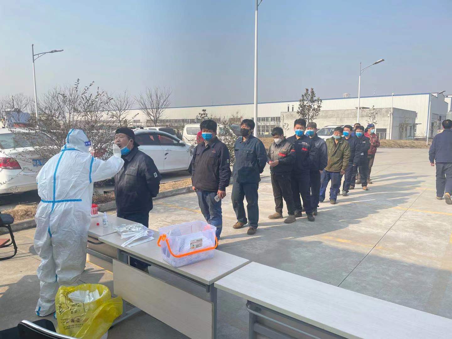 防疫進行中(zhong) 今日單位自(zi)行組織做核(he)酸檢測 防疫進(jìn)行中 今日單(dān)位自行組織(zhi)做核酸檢測(cè)